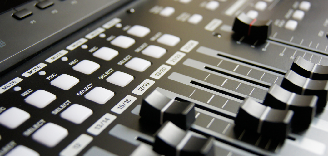 Location de table de mixage audio et DMX, câbles et consommables pour machines à effets à Nantes.